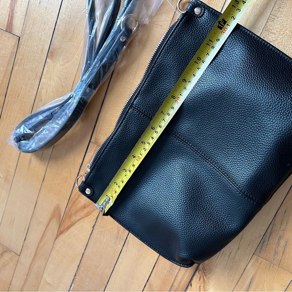 Simons NWOT Black Cross Body Back - Picture 5 of 5
